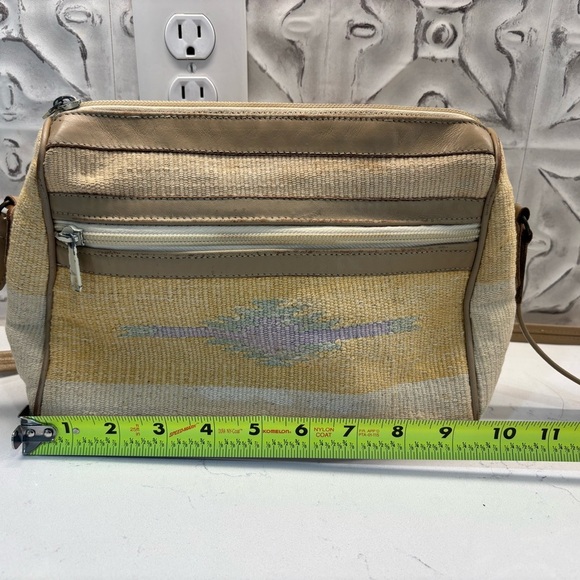 VINTAGE Tan and Cream Crossbody Bag with Adjustable Strap - Picture 8 of 9